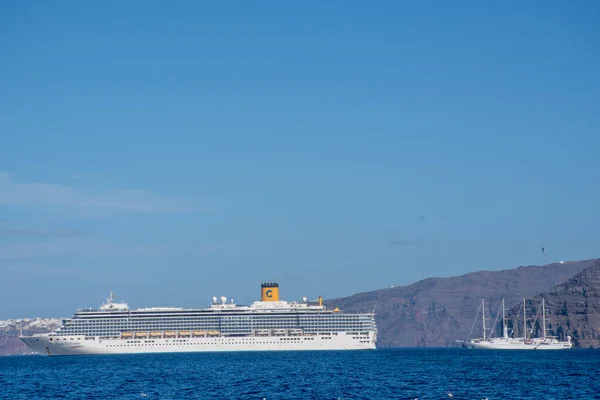 Fira Santorini Greece 9月2022 Firaでのコスタリカクルーズのクルーズ船Costa Deliziosa — ストック写真