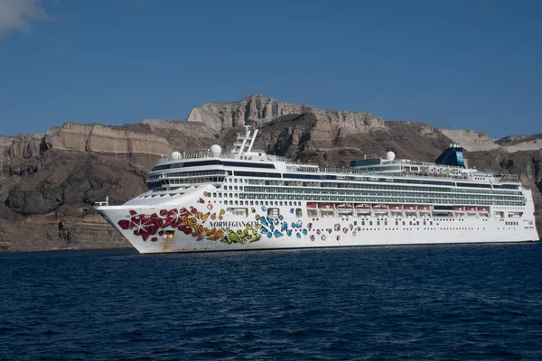 Fira Santorini Greece 9月2022 クルーズ船ノルウェーの宝石 ノルウェーのクルーズライン — ストック写真