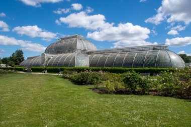 RICHMOND LONDON İNGİLTESİ 16 Haziran 2024 Palm House Kew Gardens 'ın dramatik manzarası 