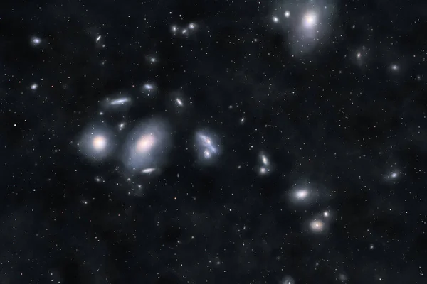 乙女座銀河団の中の銀河の広がりであるマーカリアン連鎖の写真 アマチュア望遠鏡と専用の天文カメラで取得した画像 — ストック写真