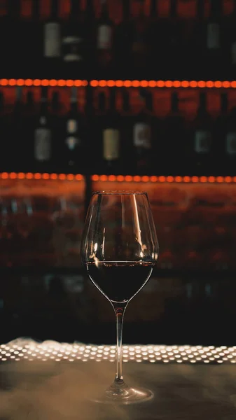 Szklanka Czerwonego Wina Barze — Zdjęcie stockowe