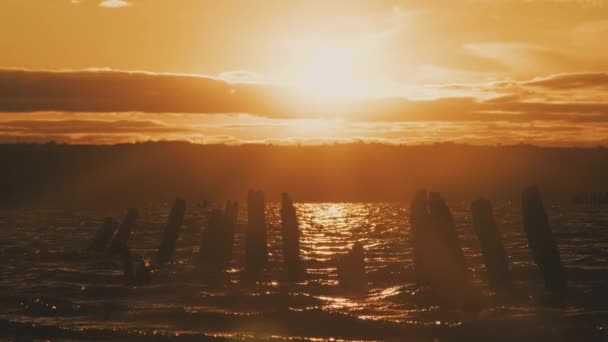 Solné Pilíře Jezeře Při Západu Slunce — Stock video