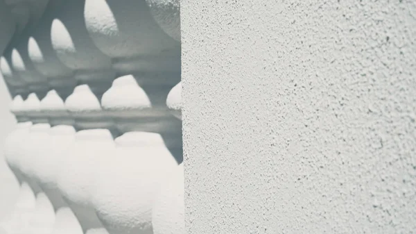 Balustrade. Güneş ışığındaki mimari elementler. Arkaplan