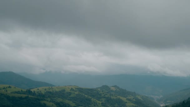 Καρπάθια Βουνά Γρήγορα Σύννεφα — Αρχείο Βίντεο