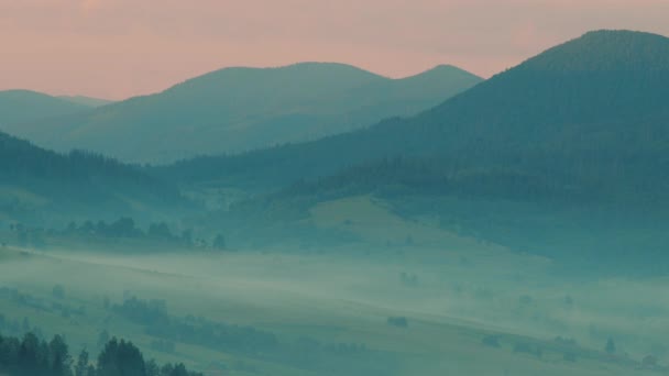 Карпатские Горы Туманом Рассвете — стоковое видео