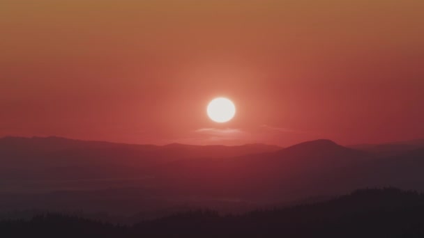 Pôr Sol Nas Montanhas Dos Cárpatos — Vídeo de Stock