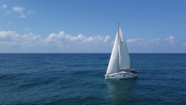 Widok Powietrza Jacht Żaglowy Morzu Śródziemnym Wysokiej Jakości Materiał — Wideo stockowe