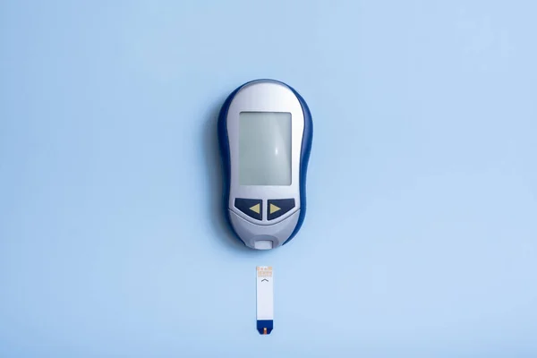 Top Vie Glükóz Mérő Kék Háttérrel Cukorbetegség Vizsgálati Koncepciója — Stock Fotó