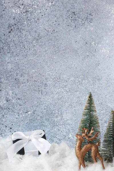 Cervo Natale Confezione Regalo Alberi Con Neve Vacanze Invernali Natura — Foto Stock