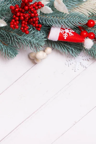 크리스마스 구성은 소나무 장식들로 이뤄져 크리스마스 — 스톡 사진
