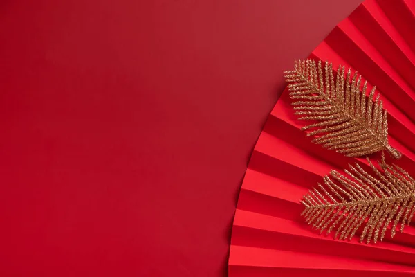 Ventilador Papel Dourado Galhos Símbolo Ano Novo Chinês Vista Superior — Fotografia de Stock