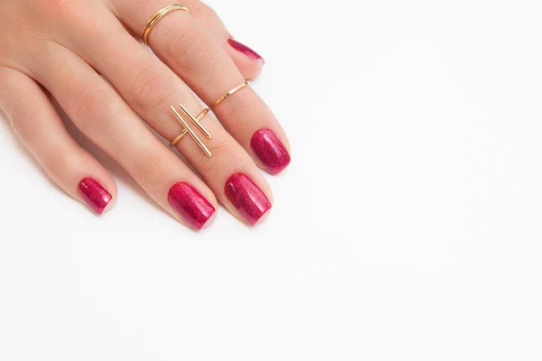 Gel Manicure Polonês Viva Magenta Cor Com Brilhos Mão Feminina — Fotografia de Stock