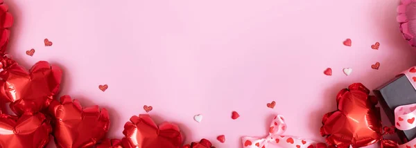 Wesołych Walentynek Tło Kartki Życzeniami Baner Pudełkiem Kokardą Balonami Kształcie — Zdjęcie stockowe