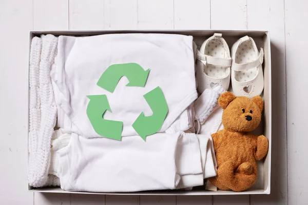 Дитячий Одяг Взуття Іграшки Коробці Пожертвувань Друга Рука Переробка Одягу — стокове фото