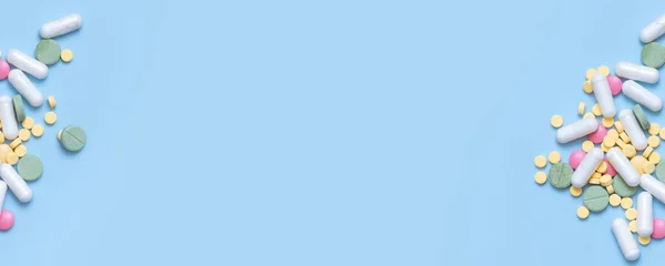 Прапор Барвистими Таблетками Синьому Фоні Концепція Охорони Здоров Медицини Плоска — стокове фото