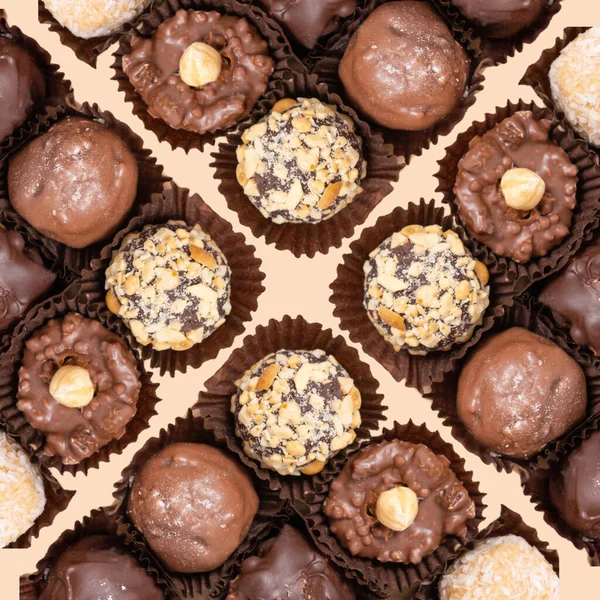 Schokolade Craft Nuts Bonbons Auf Beigem Hintergrund Flach Gelegt Ansicht — Stockfoto