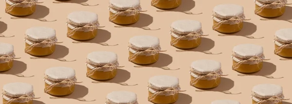 Μοτίβο Από Γυάλινο Βάζο Μέλι Κάτω Από Χαρτί Kraft Κορδόνι — Φωτογραφία Αρχείου