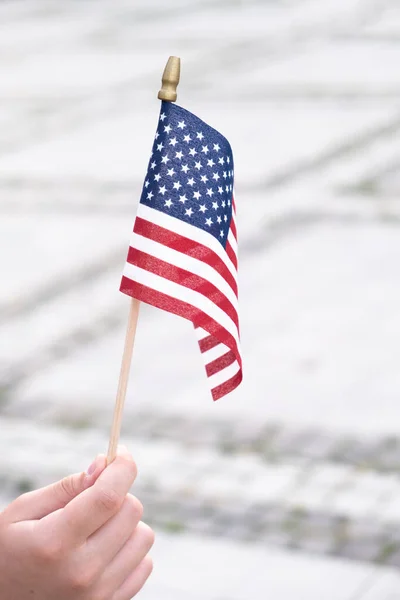 Американський Прапор Руці Хлопчика Відкритому Повітрі Юліанський День Незалежності Сша — стокове фото