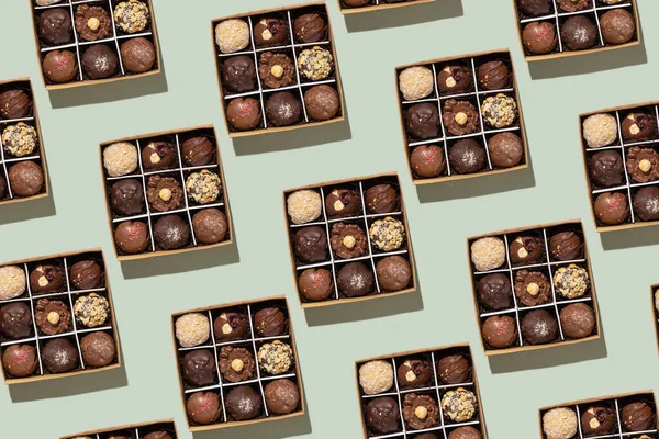 Muster Mit Schachtel Mit Schokolade Craft Bonbons Mit Nüssen Innen — Stockfoto