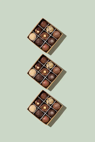 Muster Mit Schachtel Mit Schokolade Craft Bonbons Mit Nüssen Innen — Stockfoto
