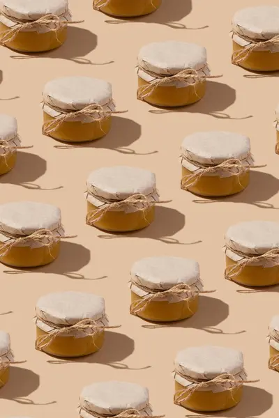 Μοτίβο Από Γυάλινο Βάζο Μέλι Κάτω Από Χαρτί Kraft Κορδόνι — Φωτογραφία Αρχείου