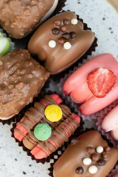 Gekleurde Macarons Met Decoratie Voor Mensen Met Een Zoete Tand — Stockfoto