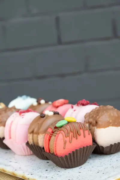 Gekleurde Macarons Met Decoratie Voor Mensen Met Een Zoete Tand — Stockfoto
