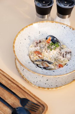 Narin krema soslu makarna.