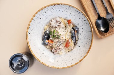 Narin krema soslu, deniz mahsullü makarna.