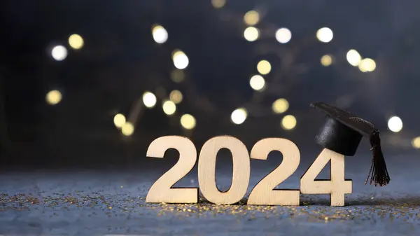 2024 sınıfı konsepti. Mezuniyet şapkası ve ışık pankartıyla 2024 numara.