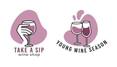 Şişeleri ve bardakları minimalist tarzda olan modern şarap barı logoları. Beyaz arka planda izole edilmiş. Markalaştırma ve tanıtım materyalleri için uygun.