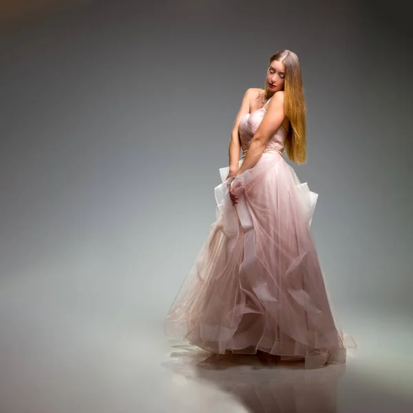 Elegant Fashion Stunning Woman Elegant Long Dress Studio Luxury Evening — Stock Photo, Image