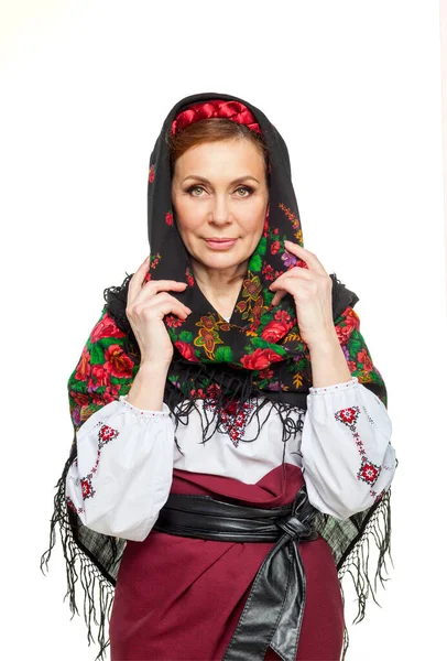 아름다운 우크라이나 복장을 있습니다 우크라이나 의수놓은 바탕에 고립된 매력적 우크라이나 — 스톡 사진