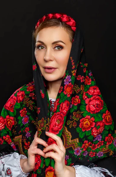 Mulher Ucraniana Bonita Traje Nacional Mulher Ucraniana Atraente Vestindo Tradicional — Fotografia de Stock