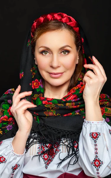 Mulher Ucraniana Bonita Traje Nacional Mulher Ucraniana Atraente Vestindo Tradicional — Fotografia de Stock
