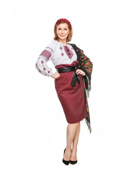 아름다운 우크라이나 복장을 있습니다 우크라이나 의수놓은 바탕에 고립된 매력적 우크라이나 — 스톡 사진