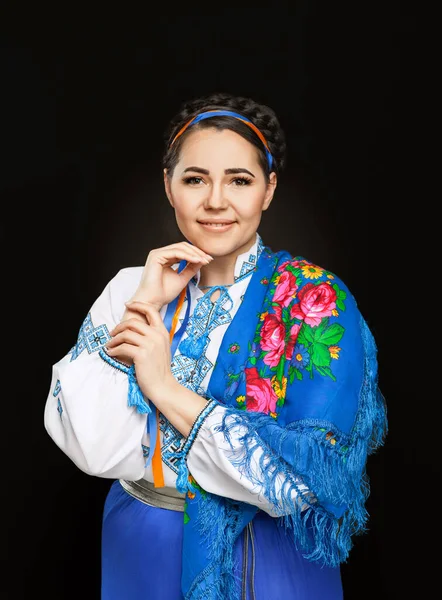Krásná Ukrajinka Národním Kostýmu Atraktivní Ukrajinská Žena Tradiční Ukrajinské Výšivce — Stock fotografie