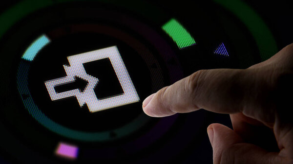 Значок входа или выхода на экране.