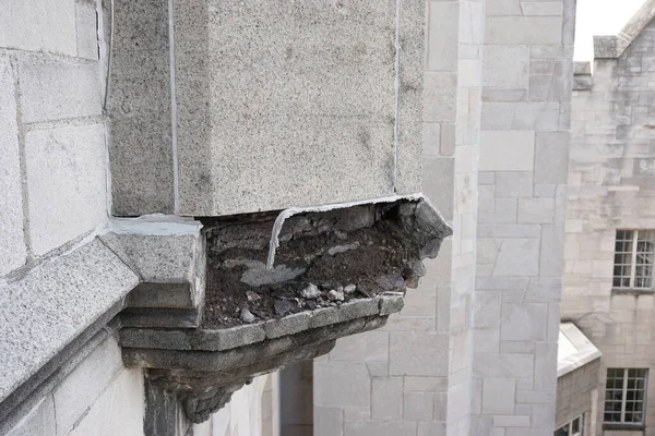 Yüzyılın Başlarında Gotik Diriliş Kilisesi Binasında Başarısız Bir Taş Işçiliği — Stok fotoğraf