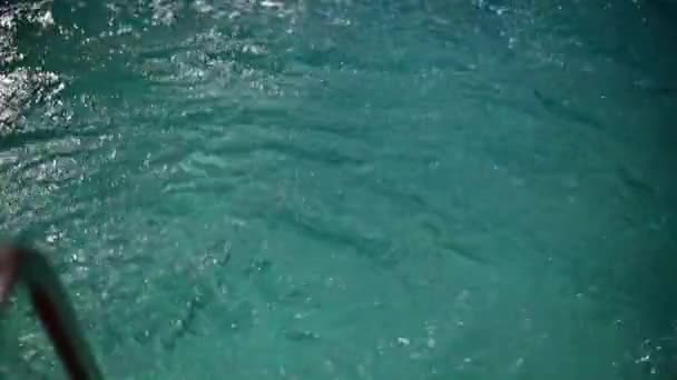 Vstup Bazénu Vodoléčebnými Fontánami Uvnitř — Stock video