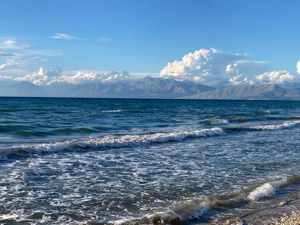 Acharavi Fırtınalı Deniz Korfu Adasında Küçük Bir Tatil Beldesi Yunanistan — Stok fotoğraf