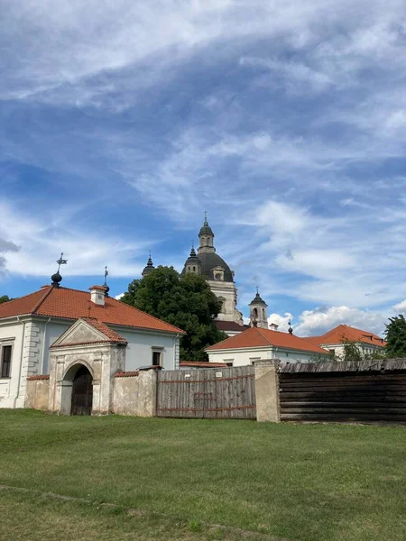 Antiguo Monasterio Pazaislis Estilo Barroco Cerca Kaunas Lituania Con Nubes —  Fotos de Stock