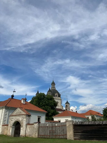 Barroco Estilo Antigo Mosteiro Pazaislis Perto Kaunas Lituânia Com Nuvens — Fotografia de Stock