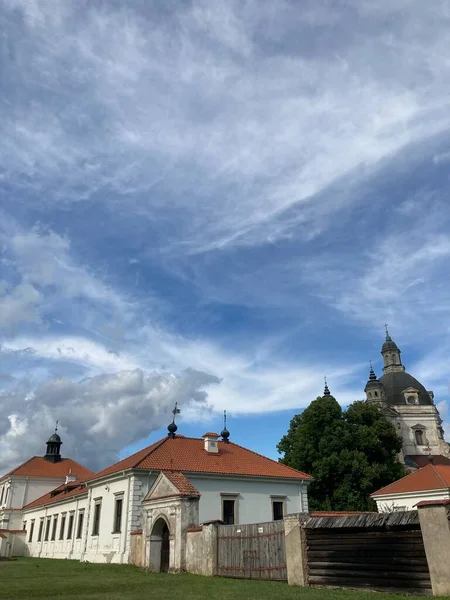 Старый Монастырь Стиле Барокко Каунасом Литва Летними Облаками — стоковое фото