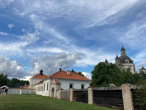 Antiguo Monasterio Pazaislis Estilo Barroco Cerca Kaunas Lituania Con Nubes —  Fotos de Stock