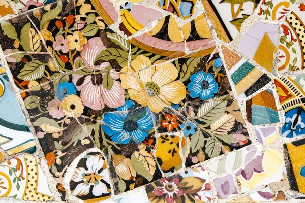 Detalhe Mosaicos Coloridos Pelo Arquiteto Antoni Gaudi Park Guell Barcelona — Fotografia de Stock