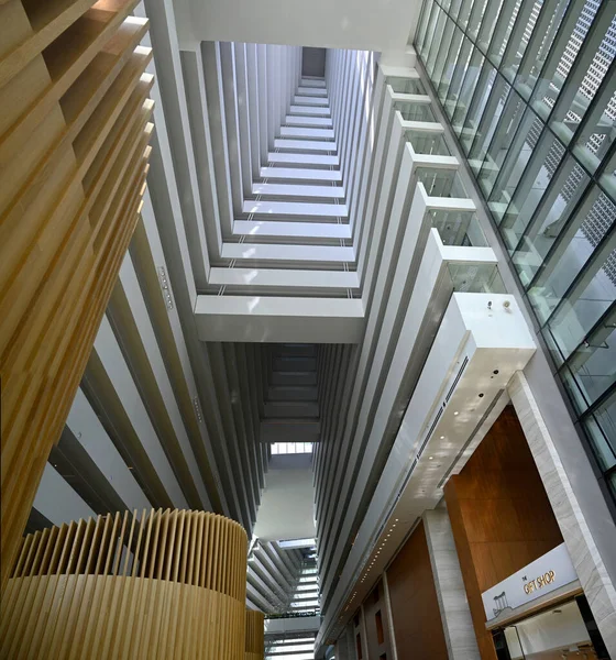 Marina Bay Sands Hotel Interior Wall Vertical Panorama Dia Quente — Fotografia de Stock