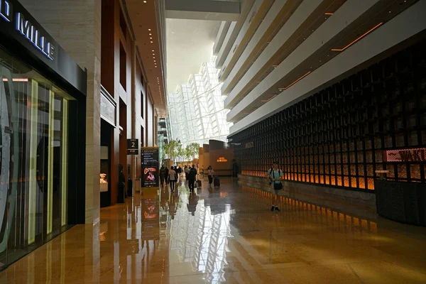 Marina Bay Sands Hotel Interiørvegg Vertikal Panorama Varm Sommerdag Singapore – stockfoto