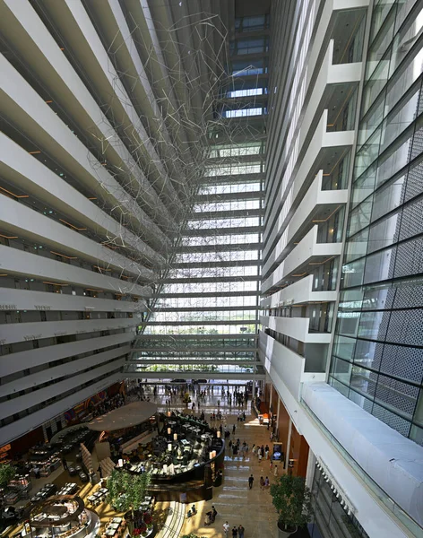 Marina Bay Sands Hotel Interior Wall Panorama Vertical Caluroso Día Imágenes de stock libres de derechos