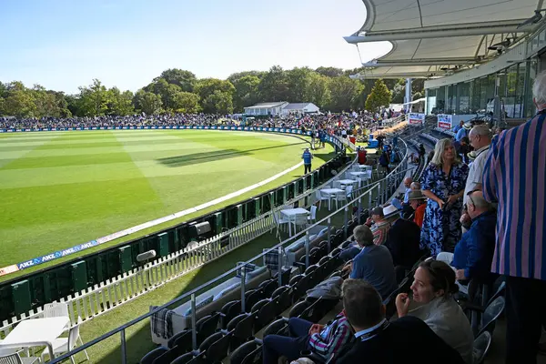 纽西兰克赖斯特彻奇 2024年3月10日 纽西兰对澳大利亚的测试比赛在海格利椭圆形 哈德利馆的观众在等待着比赛的开始 图库照片
